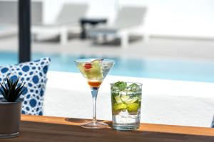 Rivari Santorini Hotel italokat is kínál