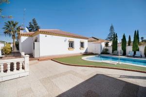 Villa con piscina y casa en Casa Adela, en Chiclana de la Frontera