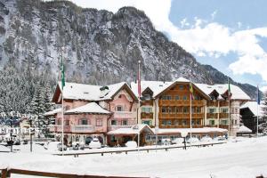 カンピテッロ・ディ・ファッサにあるHotel Soreghes Gran Chaletのギャラリーの写真