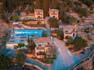 Bazén v ubytovaní Strofilia Authentic Villas alebo v jeho blízkosti