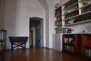 a room with a wooden chair and bookshelves at Appartamento Vannucci 10 in Perugia