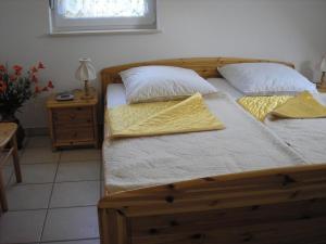 a bedroom with two twin beds and a table with a lamp at Ferienwohnung Möwe - a09392 in Zingst