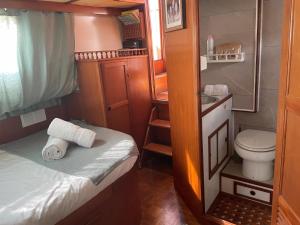a small bathroom with a bed and a toilet at Monte-Carlo for boat lovers in Monte Carlo