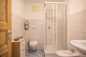 Koupelna v ubytování Lettnerhof Bnb Wohnung 5 + 16 fotografií