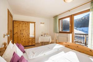 Postel nebo postele na pokoji v ubytování Lettnerhof Bnb Wohnung 5