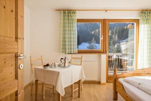Fotografie z fotogalerie ubytování Lettnerhof Bnb Wohnung 5 v destinaci Monguelfo