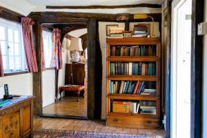 Biblioteca din acest B&B