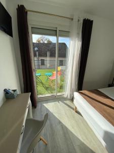 Posteľ alebo postele v izbe v ubytovaní Amadour Hôtel