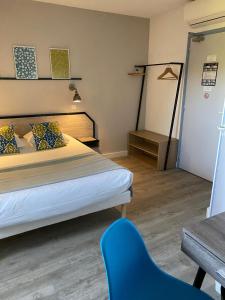 Posteľ alebo postele v izbe v ubytovaní Amadour Hôtel