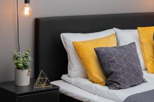 Posteľ alebo postele v izbe v ubytovaní Rajska 8 Apartments Old Town Gdańsk by Renters Prestige