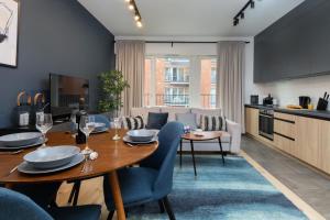 Kuchyňa alebo kuchynka v ubytovaní Rajska 8 Apartments Old Town Gdańsk by Renters Prestige