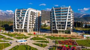 Cảnh núi rừng hoặc tầm nhìn ra núi từ căn hộ