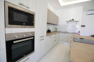 Una cocina o kitchenette en 3-bedroom Apartment with views in Iz-Zebbug, Gozo