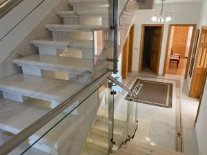 Fotografia z galérie ubytovania Luxury Seaside Villa with a classic Mediterranean Olive Garden, a fully equipped Professional Kitchen, Pool, Sauna, Padle Boards and Canoe - Miolin Beach House v Trogiri