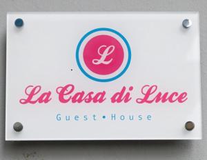 Zdjęcie z galerii obiektu La Casa di Luce - Guest House w mieście Pontecagnano +10 zdjęć