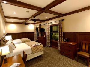 A bed or beds in a room at The Lodge at Cloudcroft