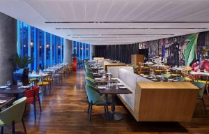 Makanan di atau berdekatan hotel