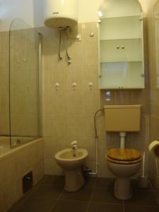 Koupelna v ubytování Longo Apartment + 32 fotografií