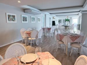 מסעדה או מקום אחר לאכול בו ב-Praia Brava Hotel