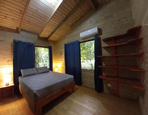 Postel nebo postele na pokoji v ubytování Cabinas Costa Tropicana
