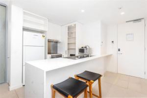 Kuchyň nebo kuchyňský kout v ubytování Nautica Residences Fremantle