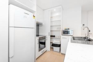 Kuchyň nebo kuchyňský kout v ubytování Nautica Residences Fremantle