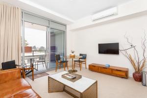 TV a/nebo společenská místnost v ubytování Nautica Residences Fremantle