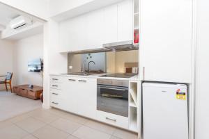 Kuchyň nebo kuchyňský kout v ubytování Nautica Residences Fremantle