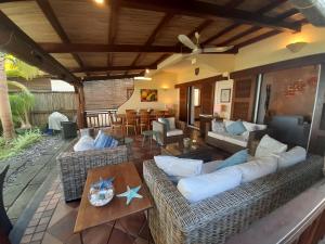 Posezení v ubytování Fantastic spacious beachfront VILLAVACANCES
