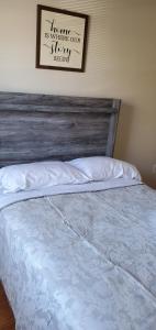 RELAXING 3 BR WITH FREE PARKING AT THE SEQUOIA客房内的一张或多张床位