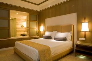 Postel nebo postele na pokoji v ubytování Crowne Plaza New Delhi Okhla by IHG