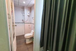 Kúpeľňa v ubytovaní RoomQuest Suvarnabhumi Ladkrabang 42