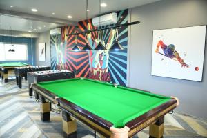 Biliár nebo kulečník v ubytování Hotel Blueivy Anand
