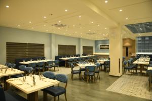 Restaurace v ubytování Hotel Blueivy Anand