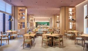 um restaurante com mesas e cadeiras e uma cafetaria em Hyatt Place Jingdezhen Taoxichuan em Jingdezhen