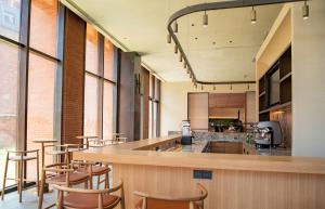 景德镇陶溪川凯悦嘉轩酒店餐厅或其他用餐的地方