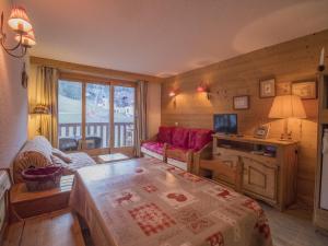 Appartement Valmorel, 2 pièces, 4 personnes - FR-1-356-292にあるシーティングエリア