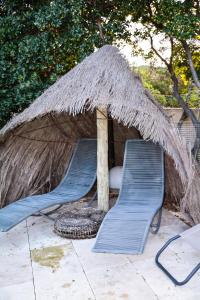 Fotografie z fotogalerie ubytování La yourte de Nîmes, sauna, spa , jacuzzi piscine et aire de jeux privatif v destinaci Caveirac
