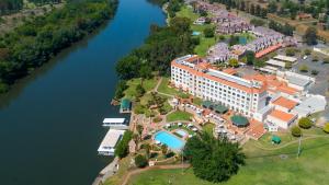 Permandangan sungai dekat dengan hotel