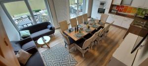 a dining room with a table and a couch at Ferienwohnung am Fluß in Klotten