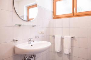 A bathroom at Lettnerhof Bnb Wohnung 3