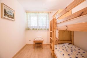 A bed or beds in a room at Lettnerhof Bnb Wohnung 3