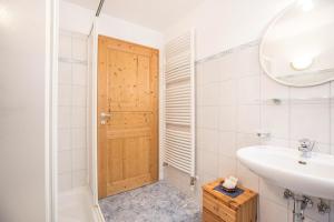A bathroom at Lettnerhof Bnb Wohnung 3