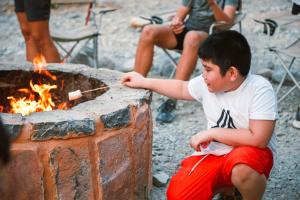 Hosté ubytování Bear Grylls Explorers Camp