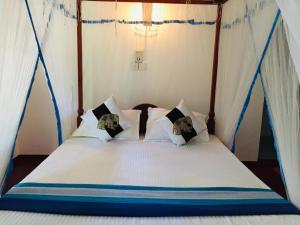 מיטה או מיטות בחדר ב-Araliya Guest Mirissa