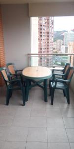 a table and two chairs and a table and a window at Apartamento Completo Torresol IV in Benidorm