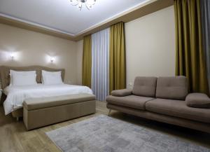 Postel nebo postele na pokoji v ubytování Christi's Hotel Borova