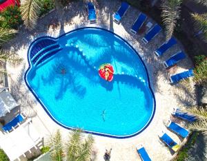 Bazén v ubytování Resort Rocca di Vadaro - Beachfront Apartments, Rooms & Suites nebo v jeho okolí