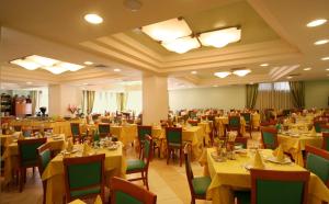 Restorāns vai citas vietas, kur ieturēt maltīti, naktsmītnē Hotel Villa Luca