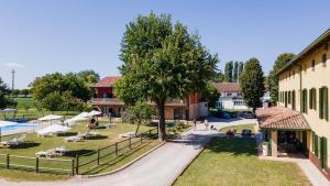 Agriturismo ai Due Leoni外面的花园